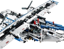 Конструктор LEGO Technic Грузовой самолет 42025